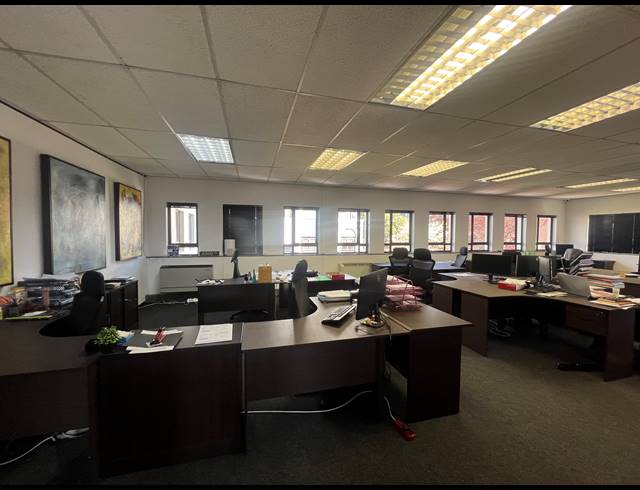 194M² OFFICE TO LET IN HYDE PARK